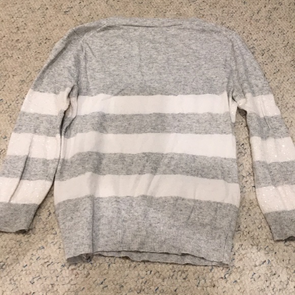 White and gray striped sweater - Picture 5 of 5